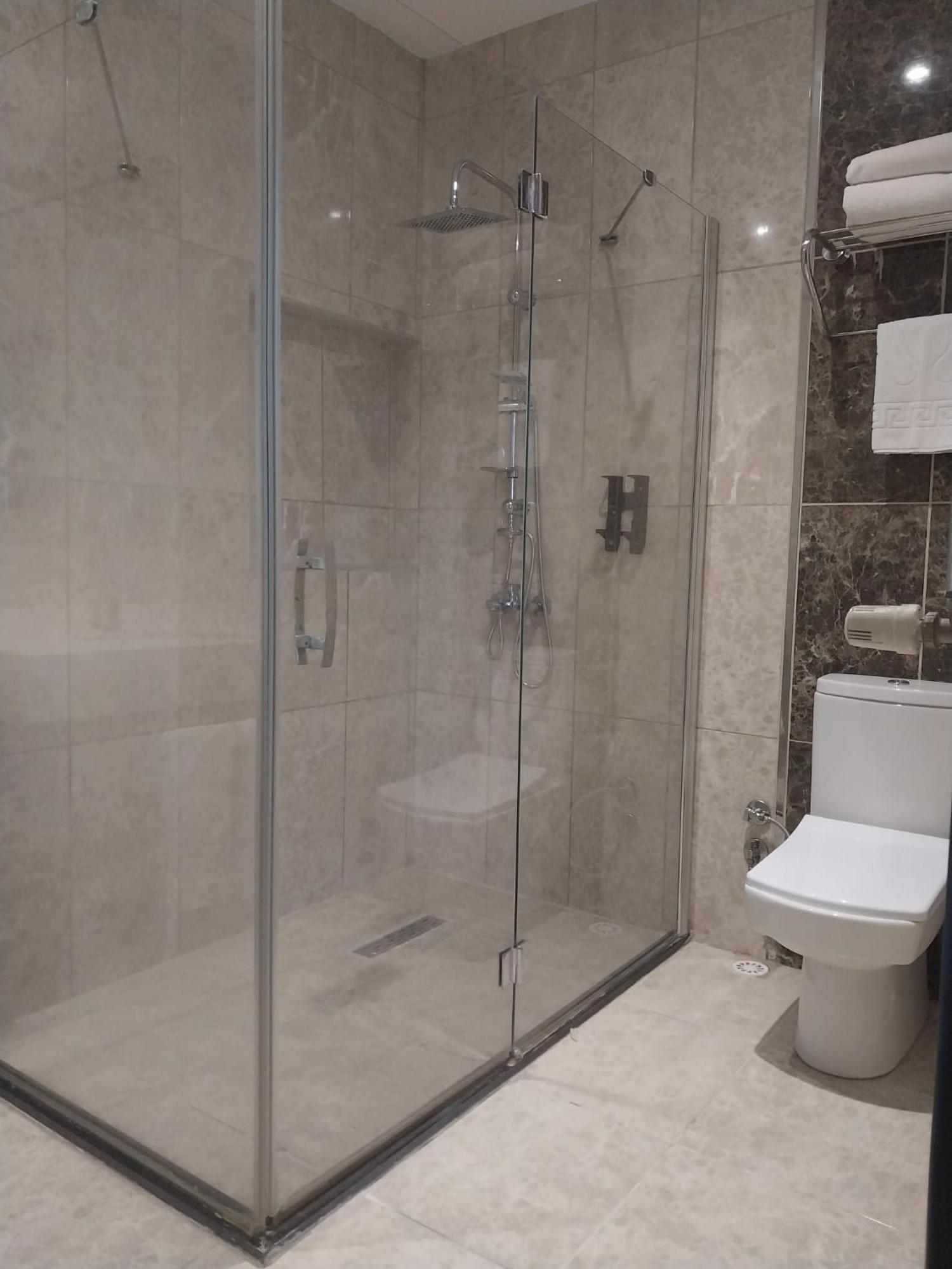 Business Life Guenesli Otel