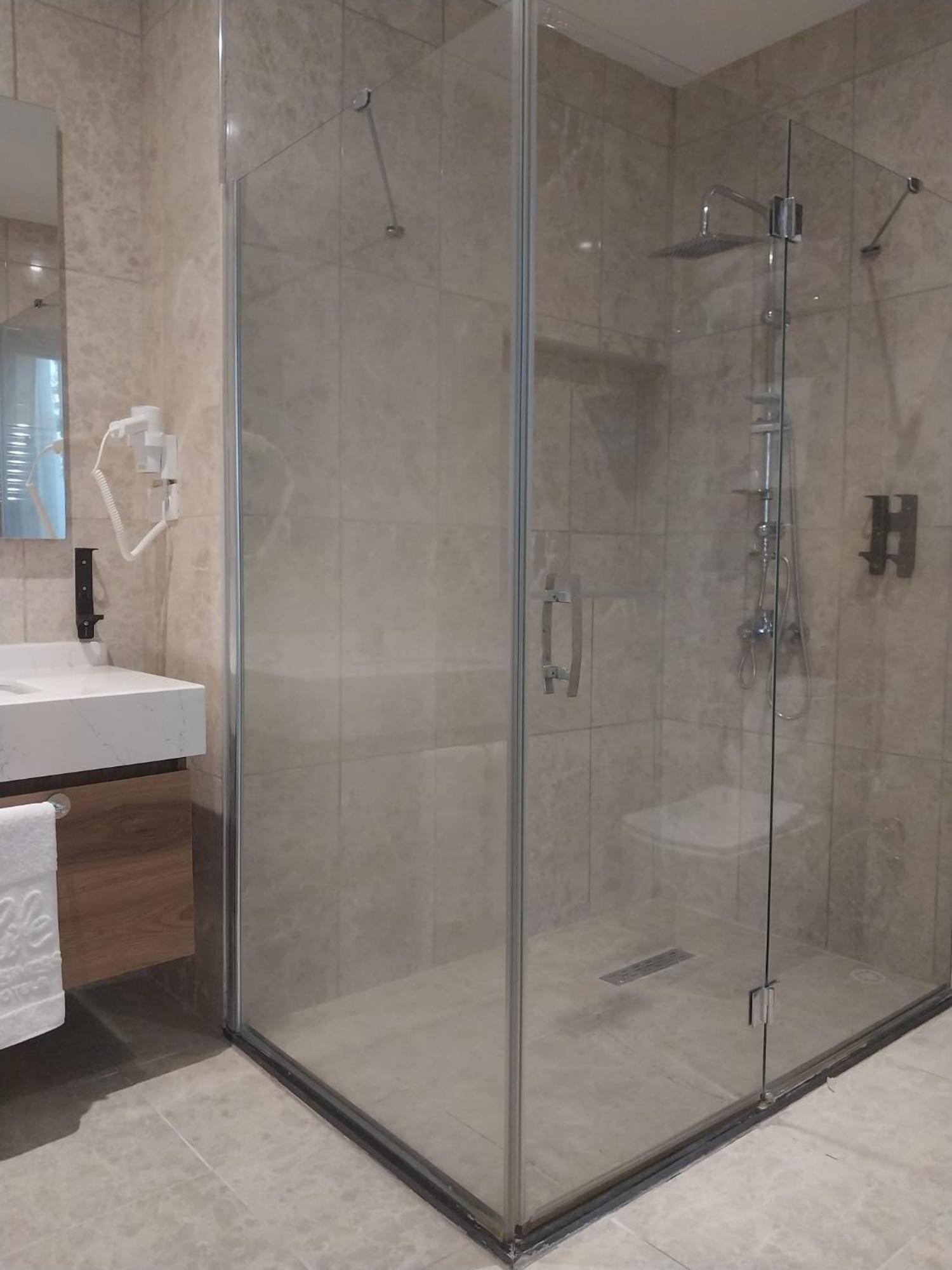 Business Life Guenesli Hotel 3*