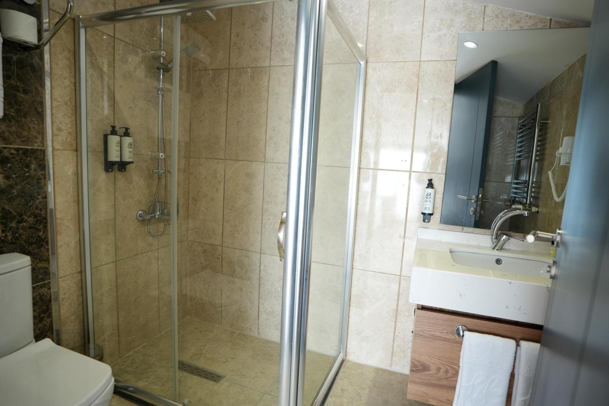 Otel Business Life Guenesli